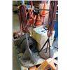 Image 3 : PALLET OF INDUSTRIAL LIGHTING AND TOOLS AND CASTORS