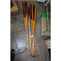 BUNDLE OF POOL CUES