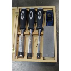 FIVE PIECE FOOTPRINT WOOD CHISEL SET