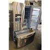 Image 2 : NEW KITCHEN AID STAINLESS FRENCH DOOR FRIDGE WITH WATER AND ICE AND BOTTOM FREEZER DRAWER SCRATCH AN