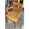 Image 1 : OAK ARMCHAIR