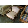 Image 1 : VINTAGE UPHOLSTERED ARM CHAIR