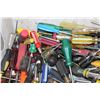 Image 2 : TOTE OF SCREWDRIVERS