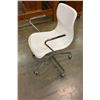 Image 2 : WHITE LEATHER AND CHROME OFFICE CHAIR