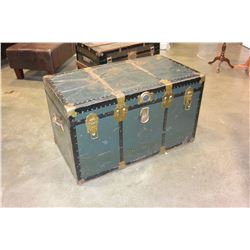 METAL STORAGE TRUNK WITH LINER