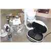 Image 1 : BOX OF KITCHEN APPLIANCES