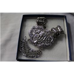 LARGE ELEPHANT NECKLACE