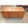 Image 1 : RED SEAL BLANKET BOX WITH KEY