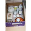 Image 2 : TRAY OF SMALL COLLECTIBLE ANTIQUE CHINA