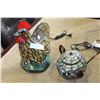 Image 2 : LEADED GLASS ROOSTER AND TEAPOT LAMPS