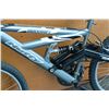 Image 2 : GREY AND WHITE HUFFY BIKE