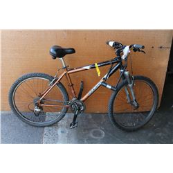 BLACK AND COPPER DEVINCI BIKE