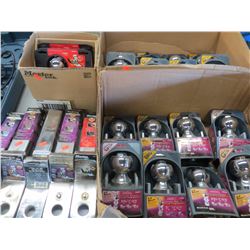 LOT OF TRAILER HITCH BALLS & RECIEVERS