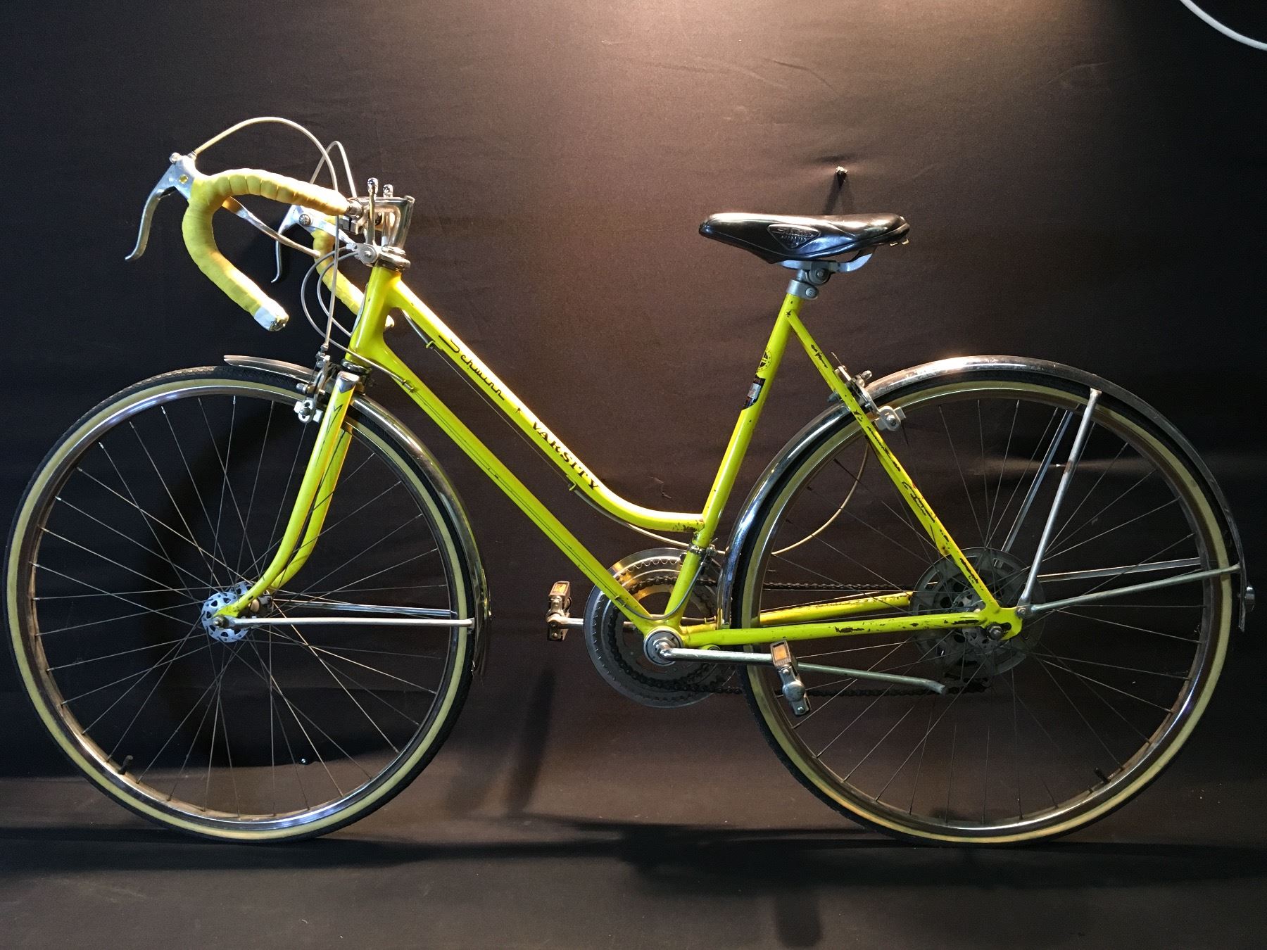 VINTAGE SCHWINN  VARSITY 10  SPEED  ROAD BIKE VINTAGE SCHWINN  VARSITY 10  SPEED  ROAD BIKE