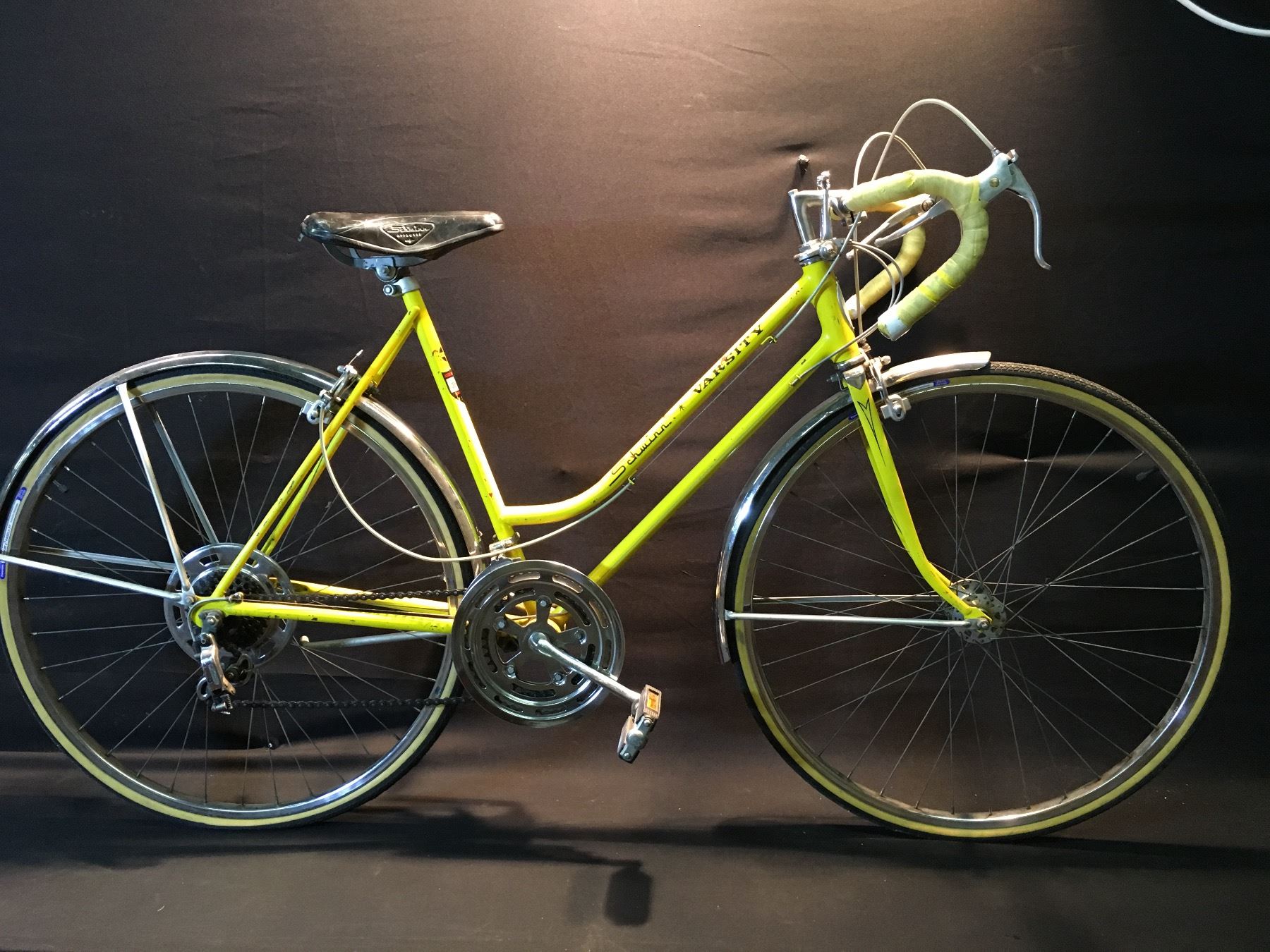 VINTAGE SCHWINN  VARSITY 10  SPEED  ROAD BIKE VINTAGE SCHWINN  VARSITY 10  SPEED  ROAD BIKE