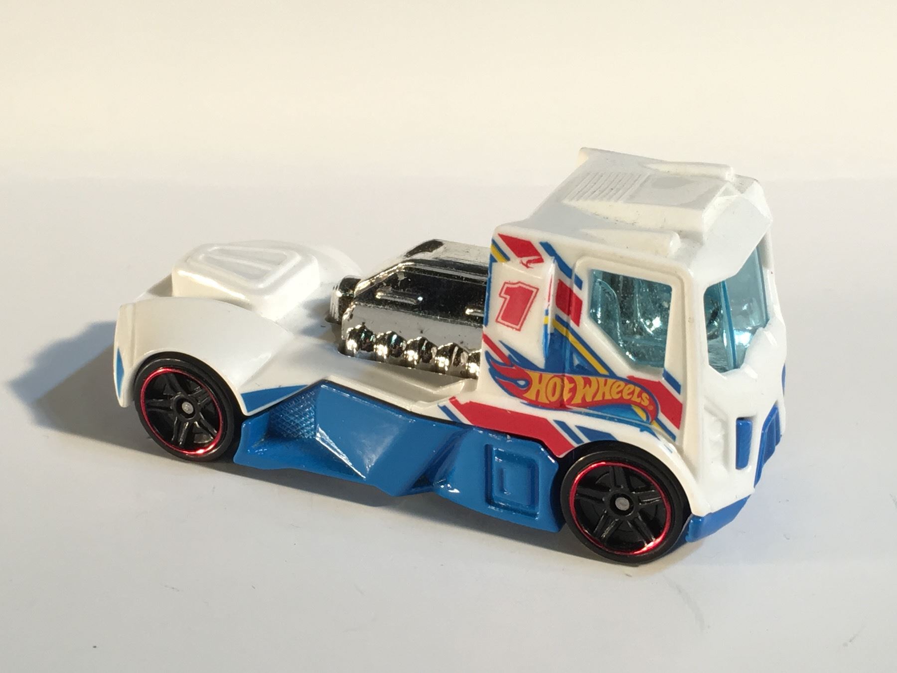 Hot Wheels Rennen Rig HOT WHEELS TOY CAR, RENNEN RIG, METAL BOTTOM - Able Auctions