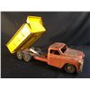 Image 8 : VINTAGE METAL TOY TRUCK, WITH HYDRAULIC LOADED MOVING BED, 20'' LONG
