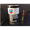 Image 2 : TWO VINTAGE CHEVRON PRODUCTS INC. RPM DELO 200 MOTOR OIL ONE QUART CONTAINER, AND MINI HAND OIL ISO