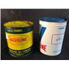 Image 2 : 2 VINTAGE VALVOLINE LARGE OIL CONTAINERS