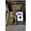 Image 1 : VINTAGE POLAROID LAND CAMERA