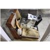 Image 2 : VINTAGE POLAROID LAND CAMERA