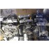 Image 2 : LOT OF 17 VINTAGE CAMERAS