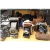 Image 2 : LOT OF 18 VINTAGE CAMERAS