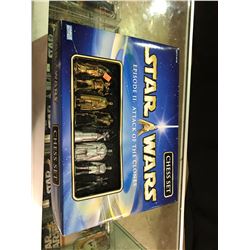 STAR WARS PARKER BROTHERS EPISODE 2; ATTACK OF THE CLONES CHESS SET IN ORIGIANL PACKAGING