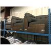 Image 2 : LOT OF ASSORTED FURNITURE PIECES