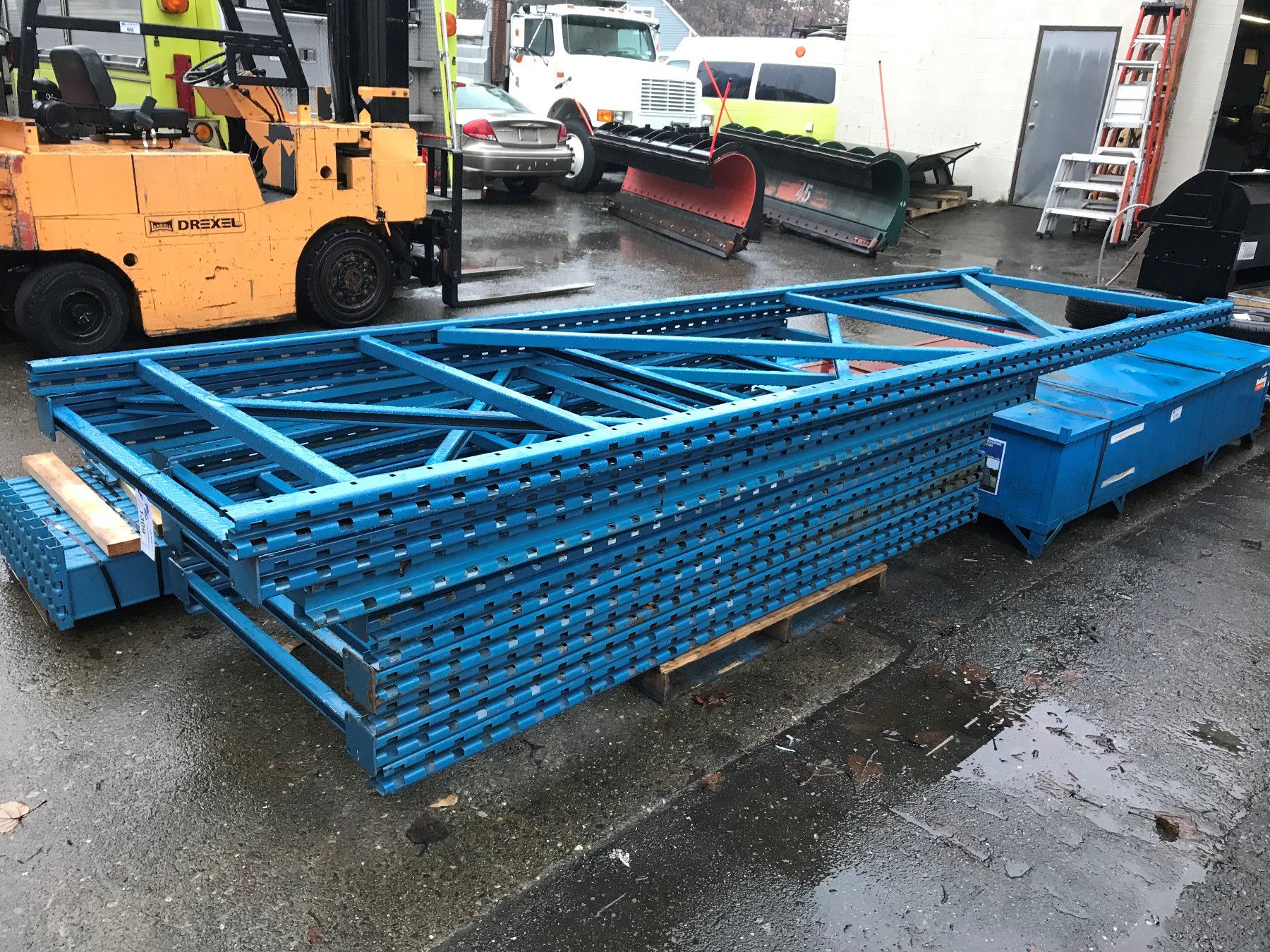 ASSORTED BLUE PALLET RACKING AND DECKING