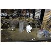 Image 2 : SHELF LOT OF MISC GLASS COLLECTABLES