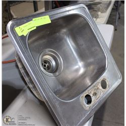 STAINLESS STEEL SINK 15" X 15" X 5"
