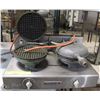 Image 1 : WELLS INDUSTRIAL DOUBLE WAFFLE MAKER