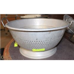 LARGE METAL COLLANDER WITH HANDLES