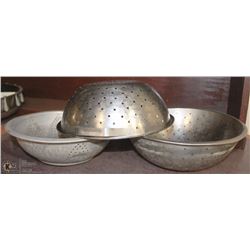 LOT OF 3 SMALL METAL COLLANDERS
