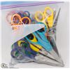Image 1 : BAG OF MEDIUM PLASTIC HANDLED SCISSORS