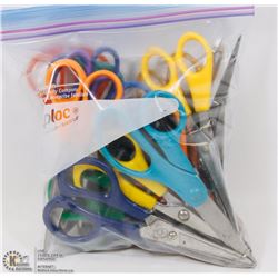 BAG OF MEDIUM PLASTIC HANDLED SCISSORS