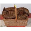 Image 1 : LOT OF WICKER BASKETS