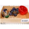 Image 1 : 3 VINTAGE ART GLASS DISHES