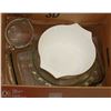 Image 1 : BOX WITH PYREX OVENWARE