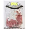 Image 1 : JAR WITH VINTAGE COOKIE CUTTERS (INCLUDING FAIRY