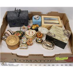 FLAT W/COLLECTIBLE TRINKET STORAGE BOXES