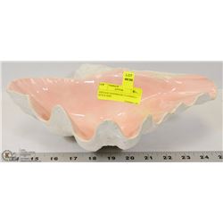 VINTAGE HANDMADE CLAMSHELL STYLE DISH