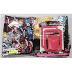 LOT OF 2 NEW LOCKER ACCESSORIES WITH MONSTER HIGH