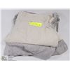 Image 1 : 4 PAIRS OF MENS "BEACH" PANTS SIZE XL