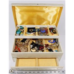 MADE IN USA VINTAGE LARGE JEWELRY BOX WITH