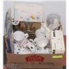 Image 1 : BOX OF POKER DESIGNED DISHES & TABLE CLOTH.