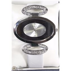 4) ROCKY OVAL FASHION WATCH - WHITE