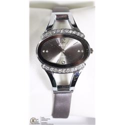 20) ROCKY OVAL FASHION WATCH W/ STONES