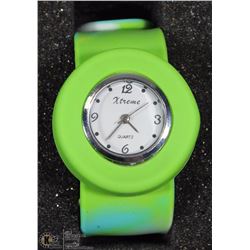 46) GREEN SNAP STRAP FASHION WATCH